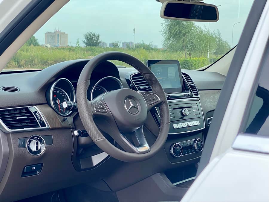 Mercedes-Benz GLE 2016 — фото 12