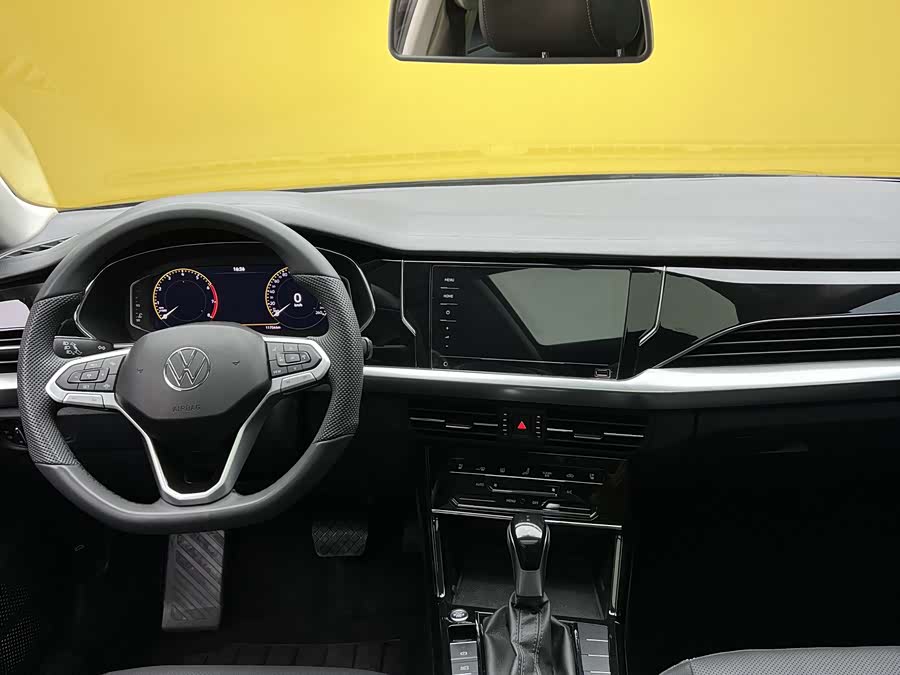 Volkswagen Passat 2025