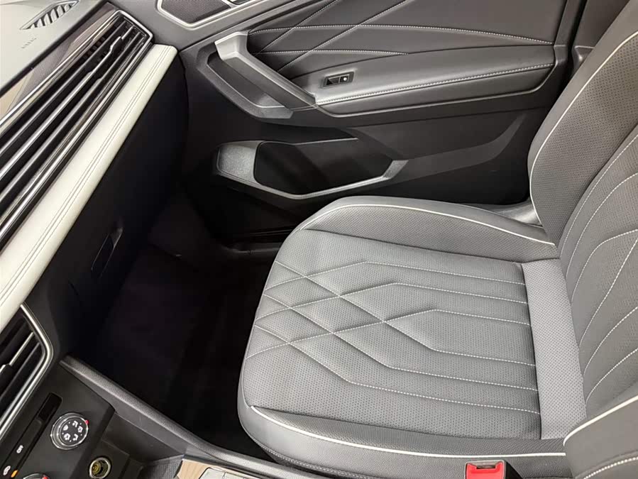 Volkswagen Tiguan L 2023 — фото 13