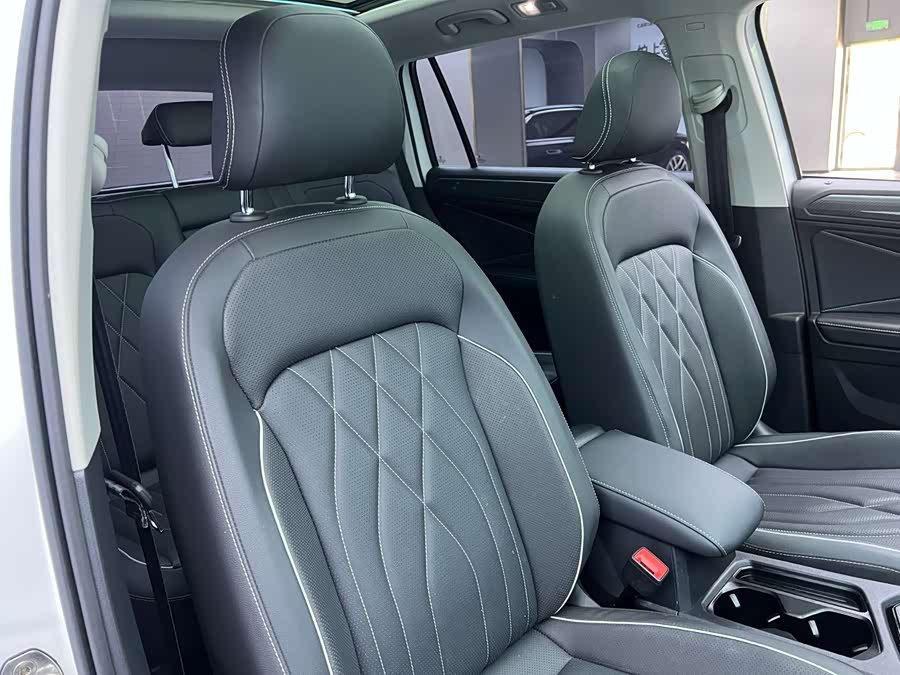 Volkswagen Tiguan L 2022 — фото 10