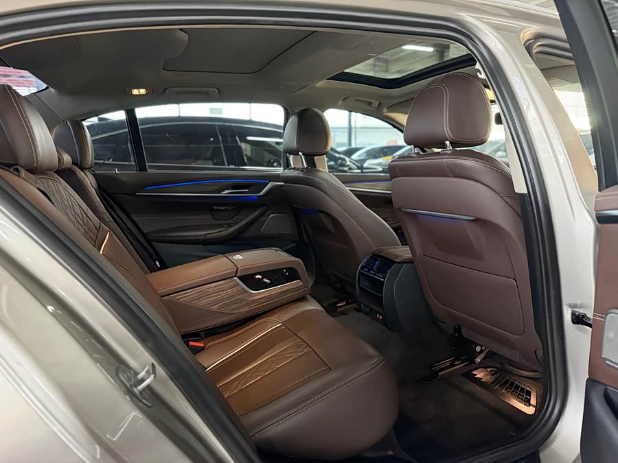 BMW 5 Series New Energy 2020 — фото 17