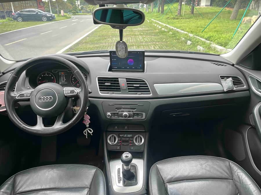 Audi Q3 2015 — фото 15