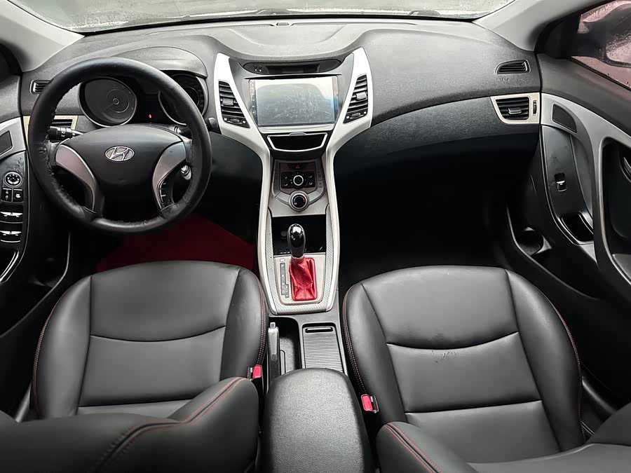 Hyundai Elantra 2015 — фото 8