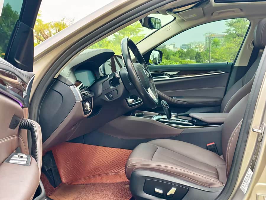 BMW 5 Series 2019 — фото 12