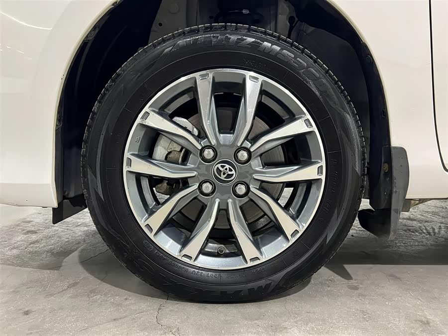 Toyota Yaris L 2022 — фото 16