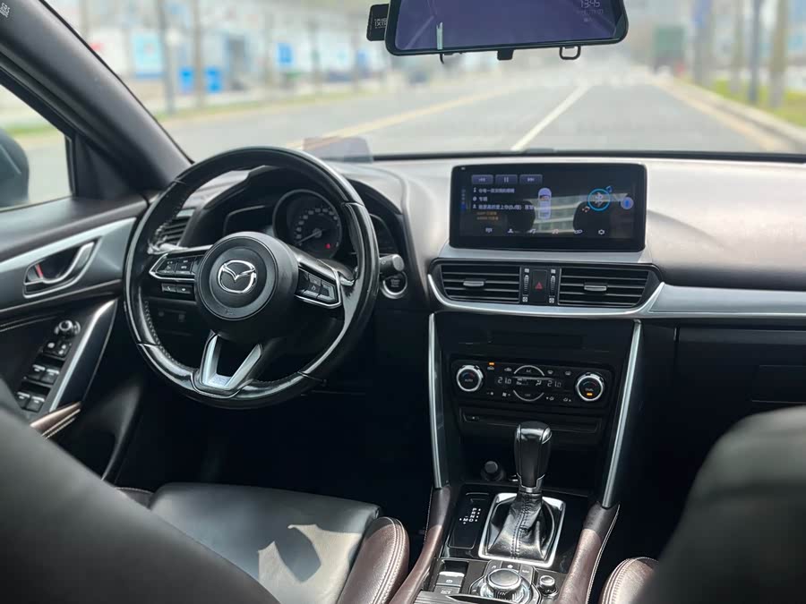 Mazda CX-4 2018 — фото 10