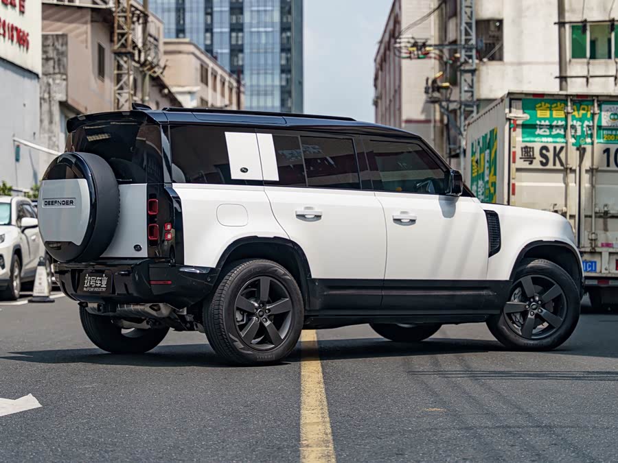 Land Rover Defender 2023
