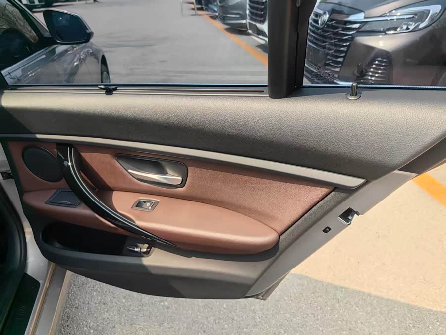 BMW 3 Series 2019 — фото 12