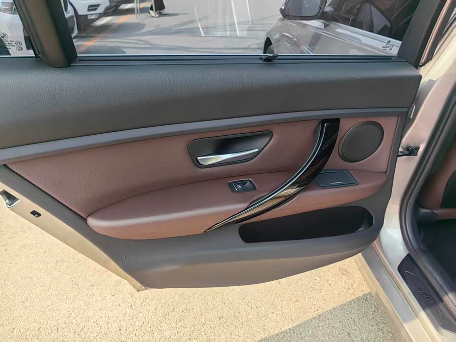 BMW 3 Series 2019 — фото 16