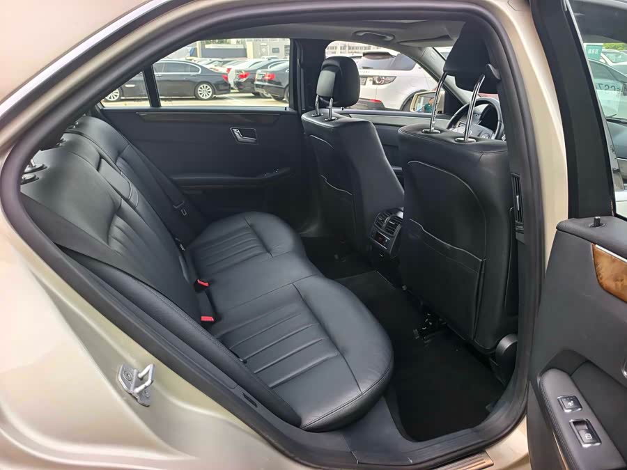 Mercedes-Benz E-Class 2010 — фото 16