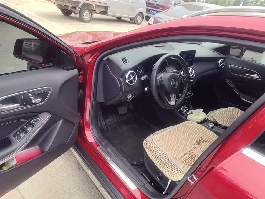 Mercedes-Benz GLA 2018 — фото 16