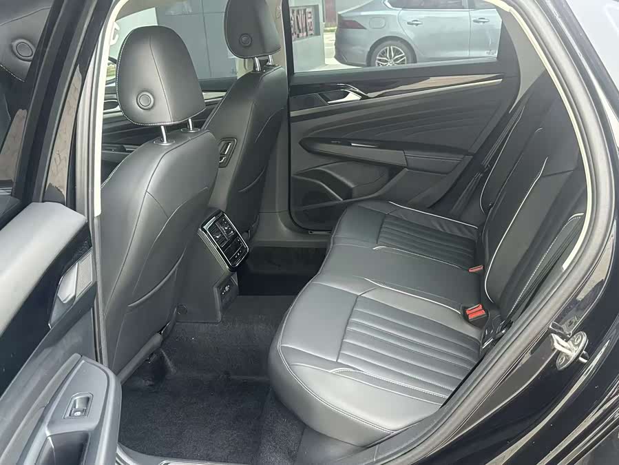 Volkswagen Passat Plug-In Hybrid 2023