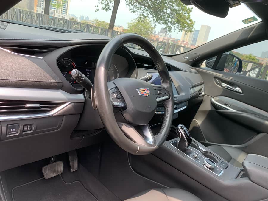 Cadillac XT4 2021 — фото 18