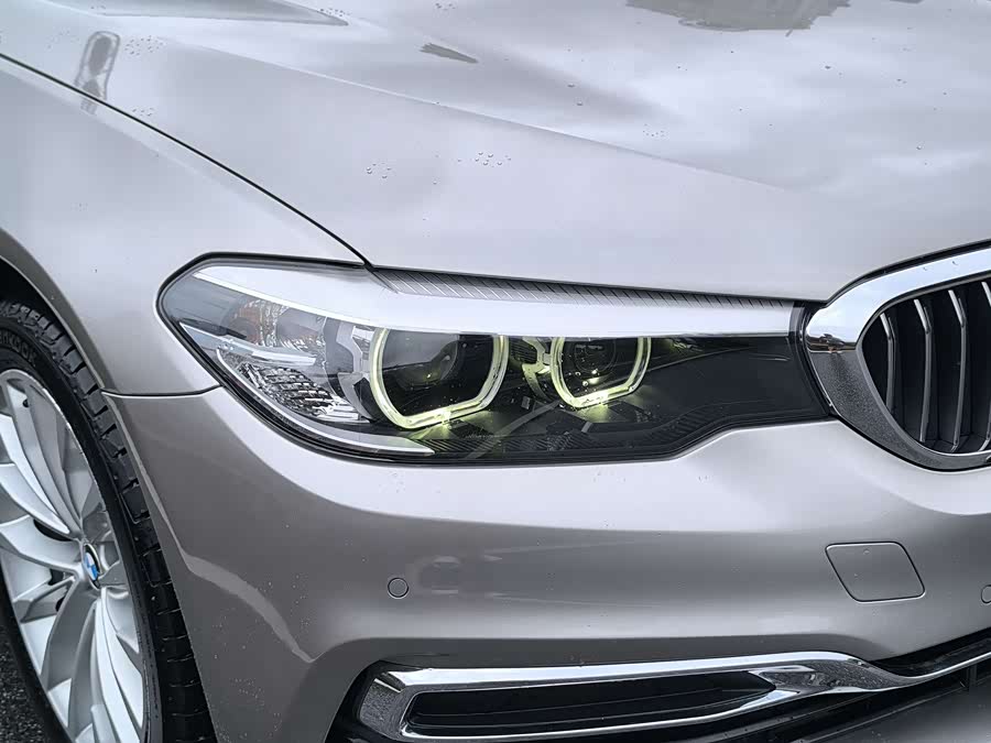 BMW 5 Series 2019 — фото 10