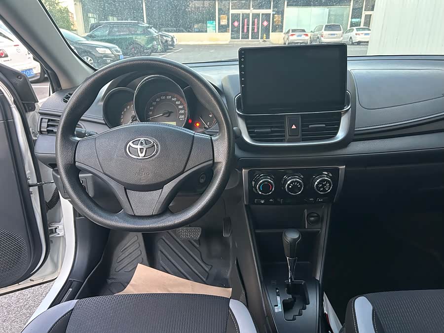 Toyota Yaris L 2021 — фото 11