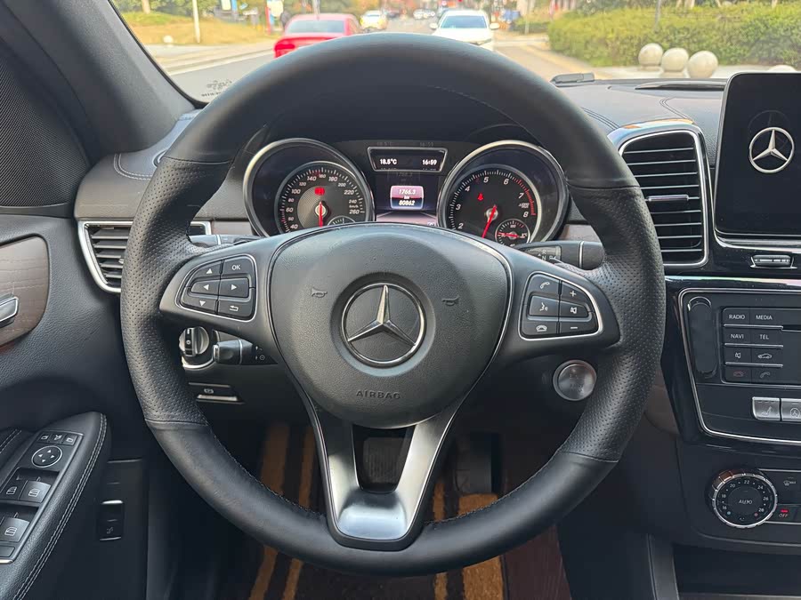 Mercedes-Benz GLE 2017 — фото 10