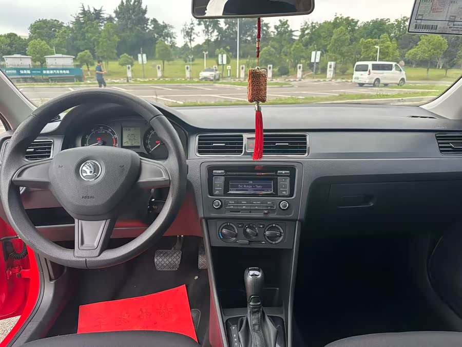 Skoda Rapid Spaceback 2014 — фото 10