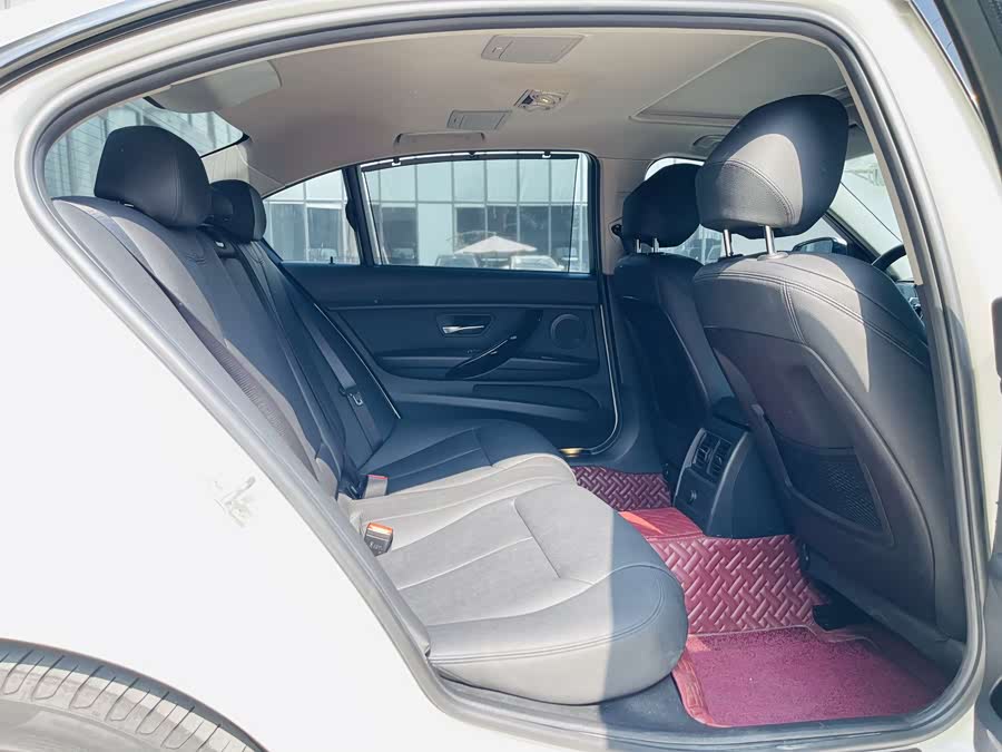 BMW 3 Series 2019 — фото 12