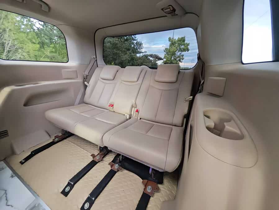 Nissan Quest 2015 — фото 11
