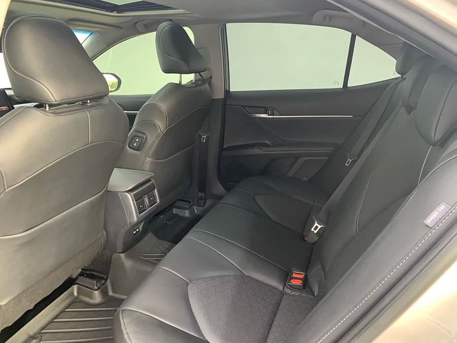 Toyota Camry 2021 — фото 10