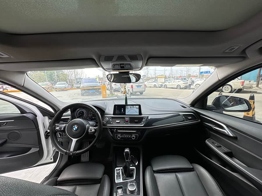 BMW 1 Series 2019 — фото 11