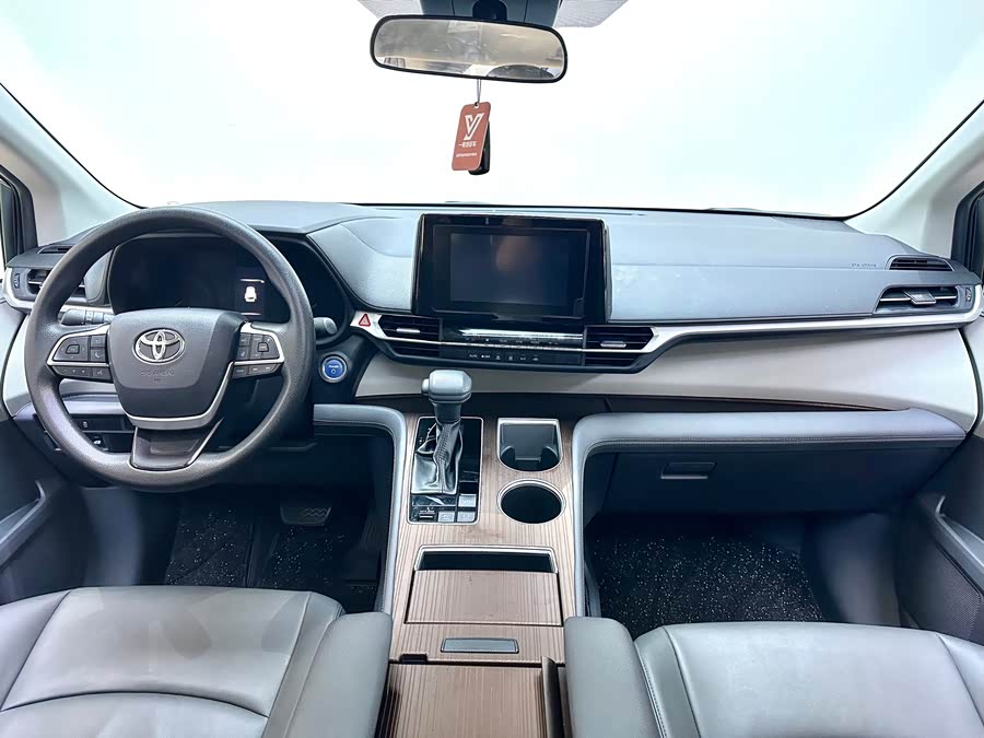 Toyota Sienna 2023 — фото 13