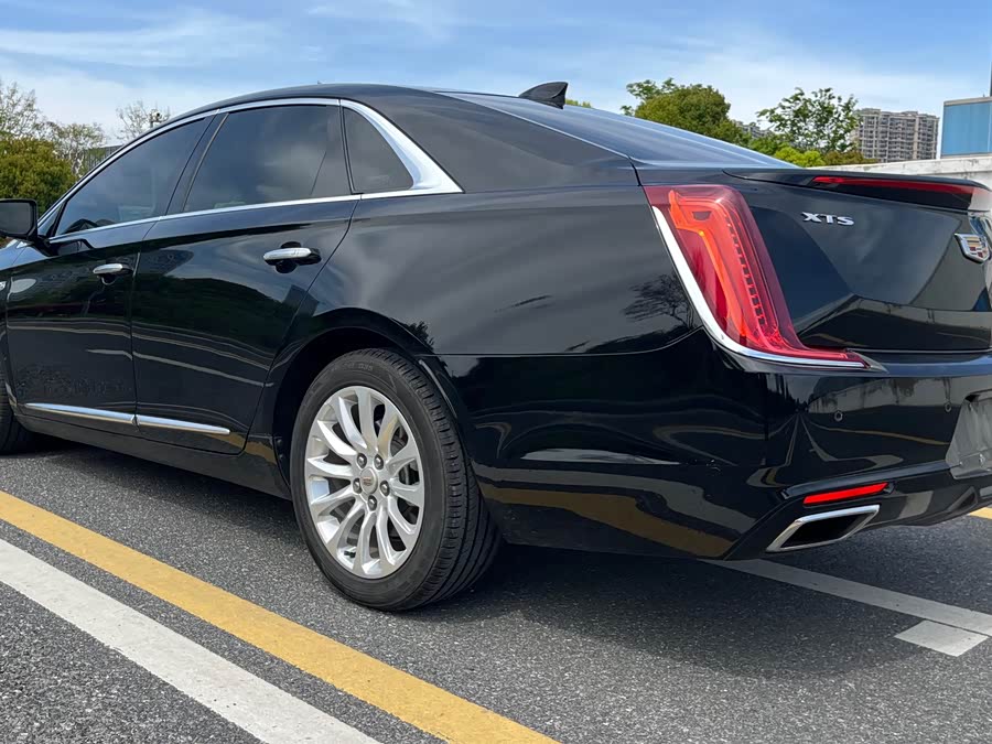 Cadillac XTS 2018 — фото 12