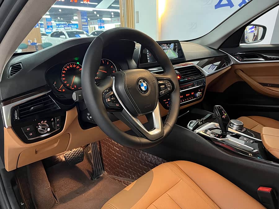BMW 5 Series 2018 — фото 8
