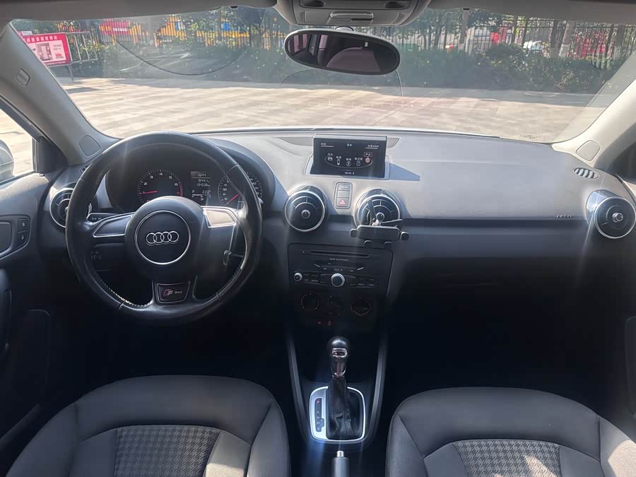 Audi A1 2014 — фото 8