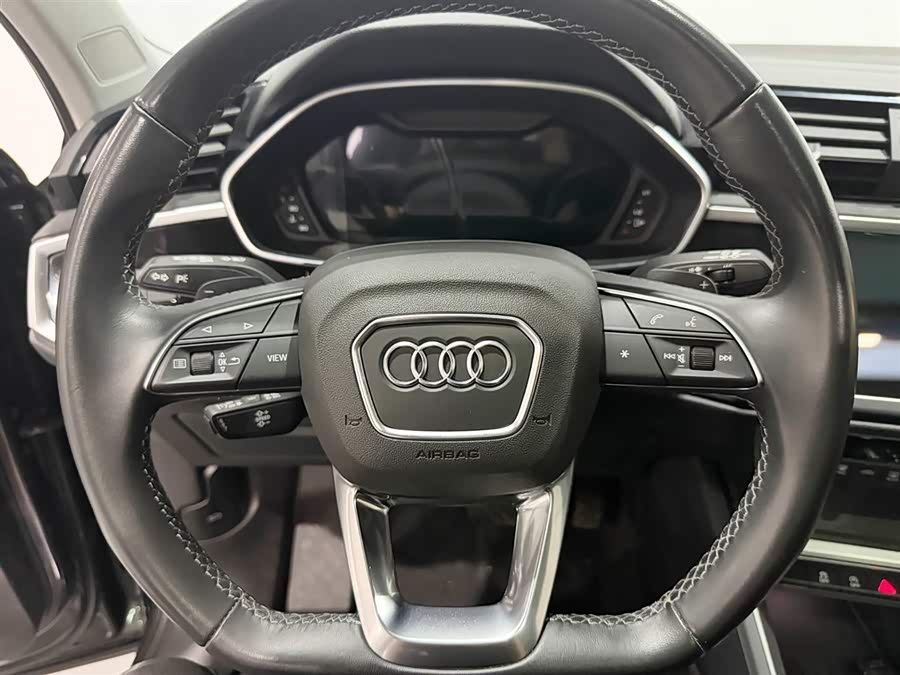 Audi Q3 2023 — фото 10