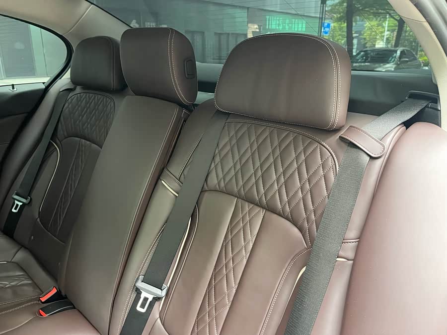 BMW 5 Series 2018 — фото 21