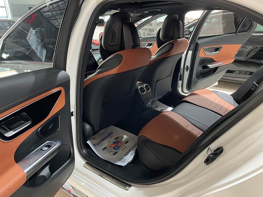 Mercedes-Benz C-Class 2024