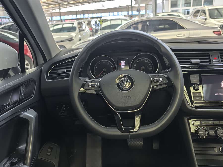 Volkswagen Tiguan L 2019 — фото 9