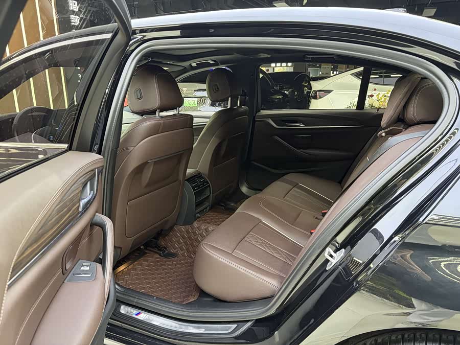 BMW 5 Series 2022 — фото 13