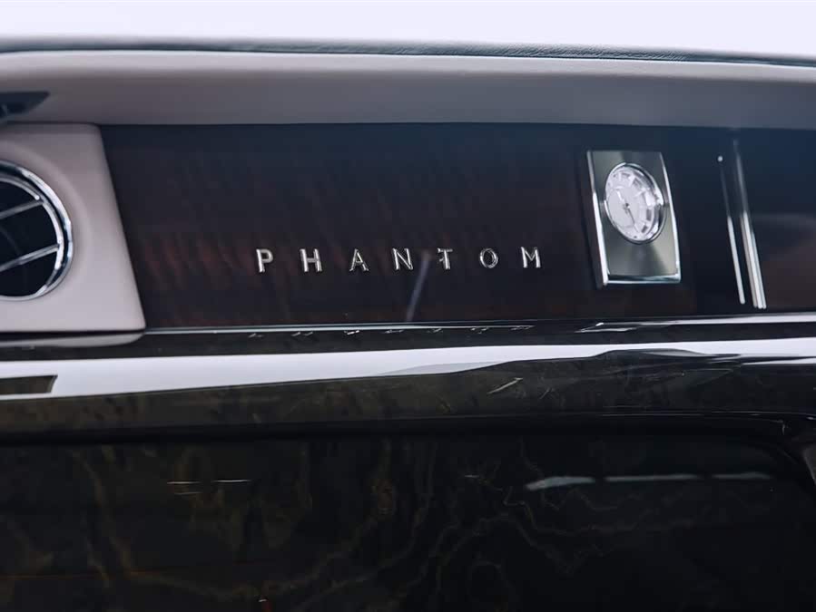 Rolls-Royce Phantom 2018 — фото 10