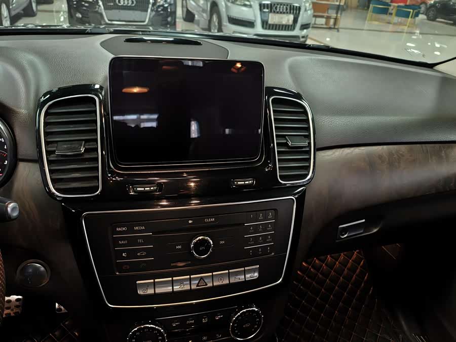 Mercedes-Benz GLE 2016 — фото 16