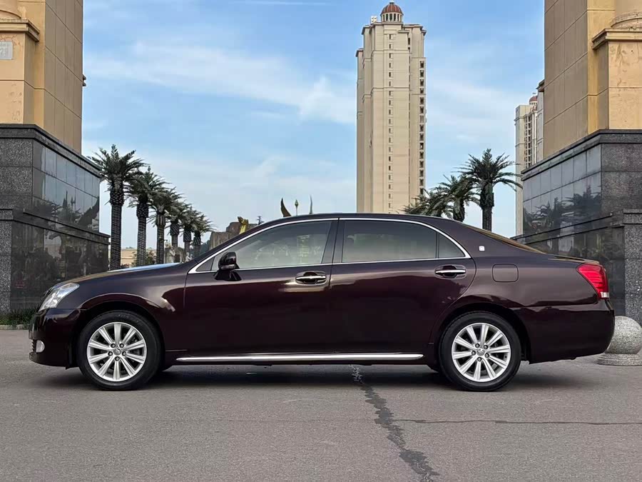 Toyota Crown 2011