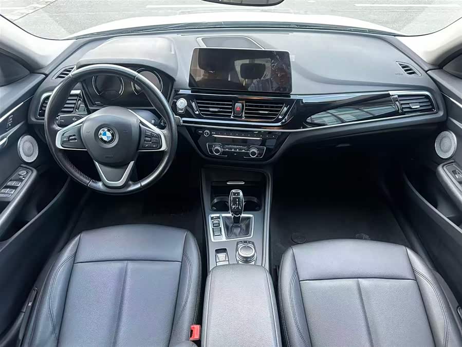 BMW 1 Series 2022 — фото 14