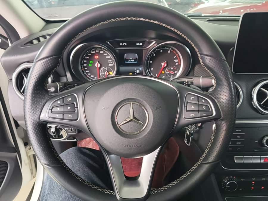 Mercedes-Benz GLA 2018 — фото 11