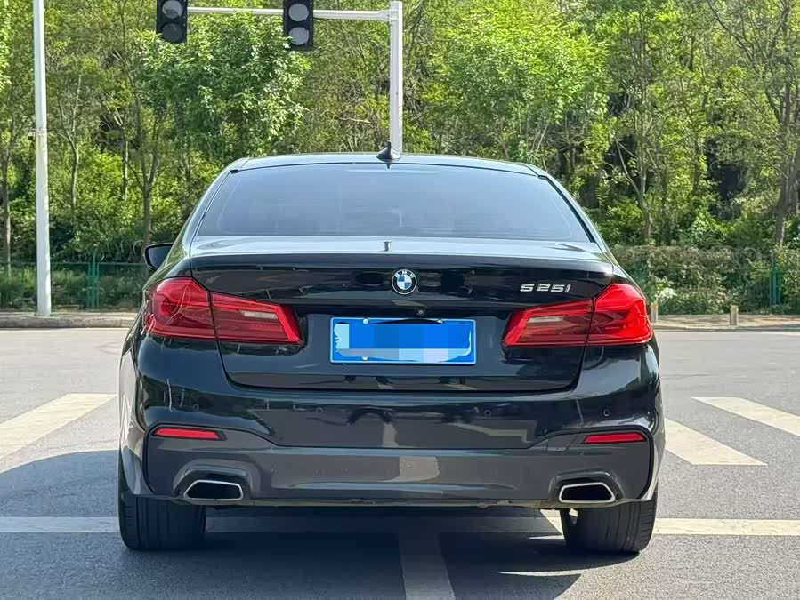 BMW 5 Series 2018 — фото 8
