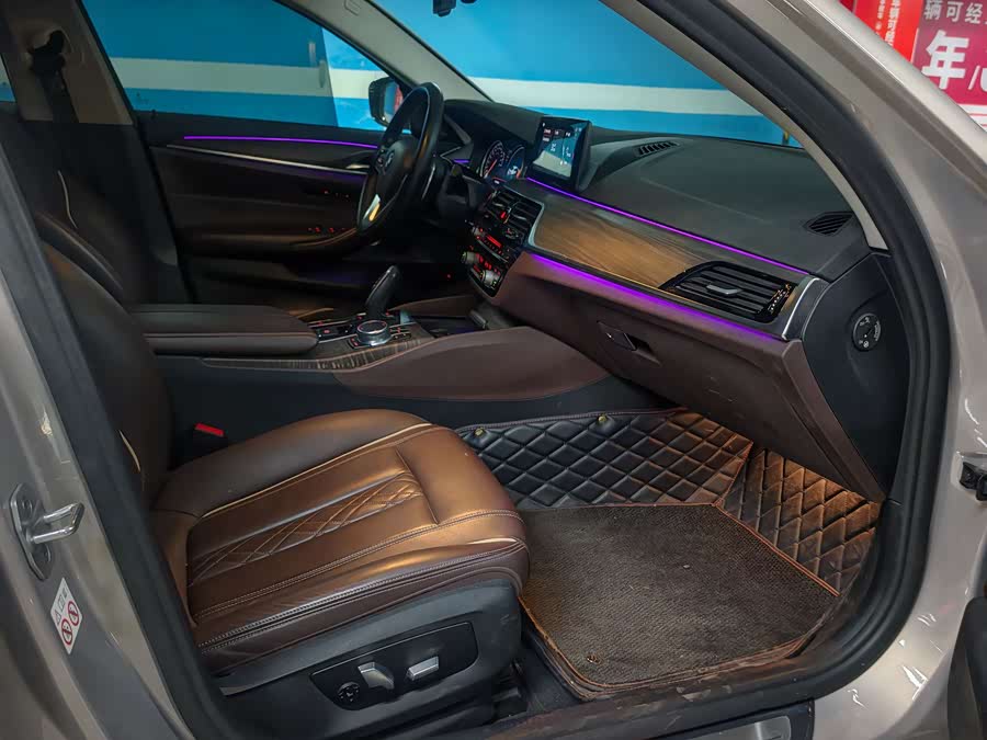 BMW 5 Series 2018 — фото 12
