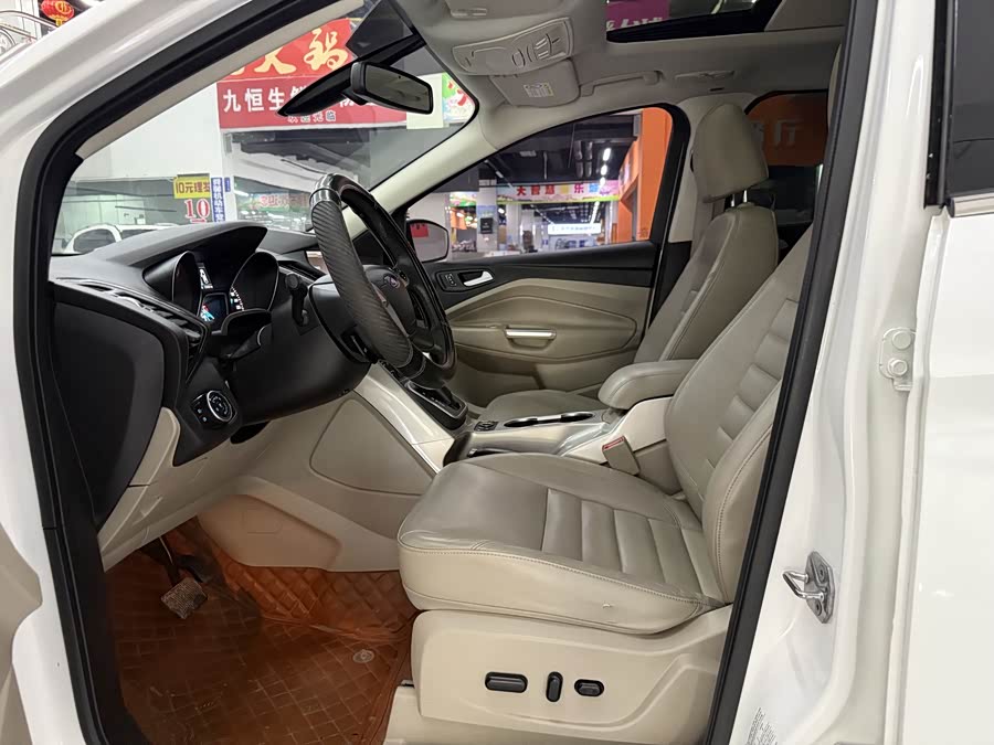 Ford Kuga 2015 — фото 28