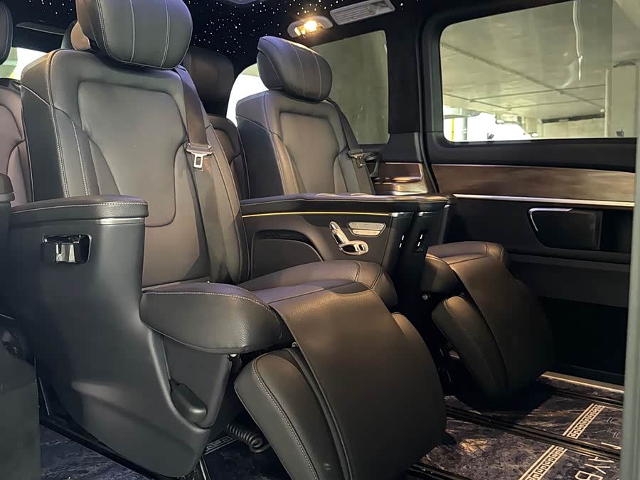 Mercedes-Benz V-Class 2021 — фото 29