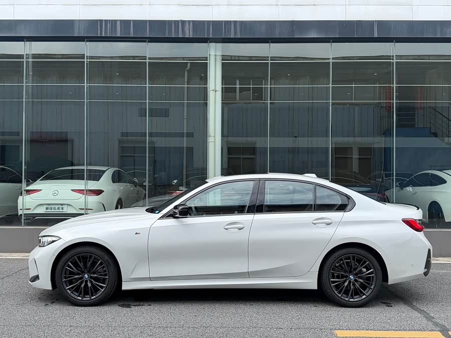 BMW 3 Series 2024 — фото 13