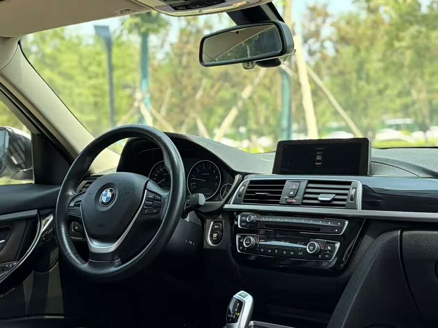 BMW 3 Series 2019 — фото 11