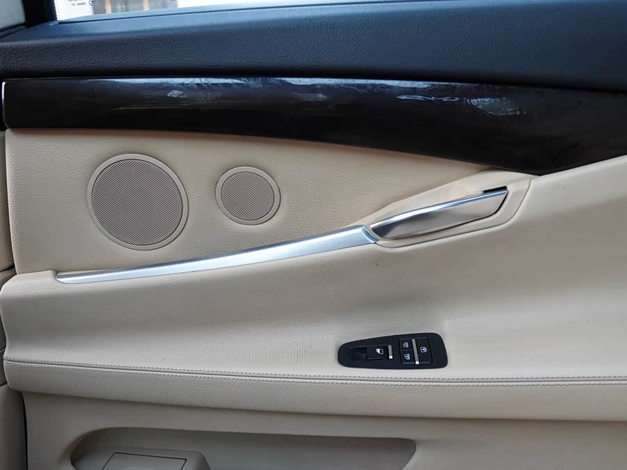BMW 5 Series GT 2013 — фото 23
