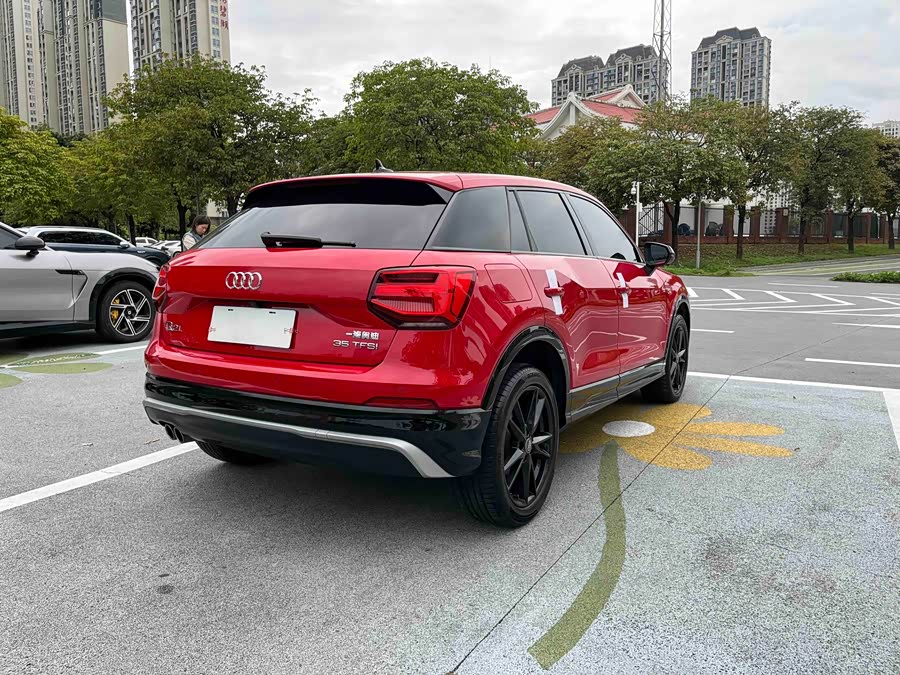 Audi Q2L 2018 — фото 18