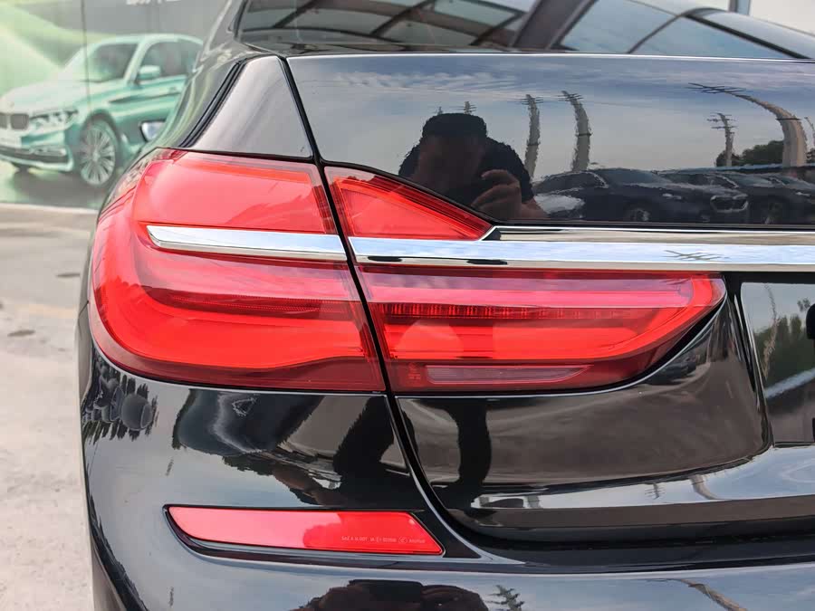 BMW 7 Series 2018 — фото 11