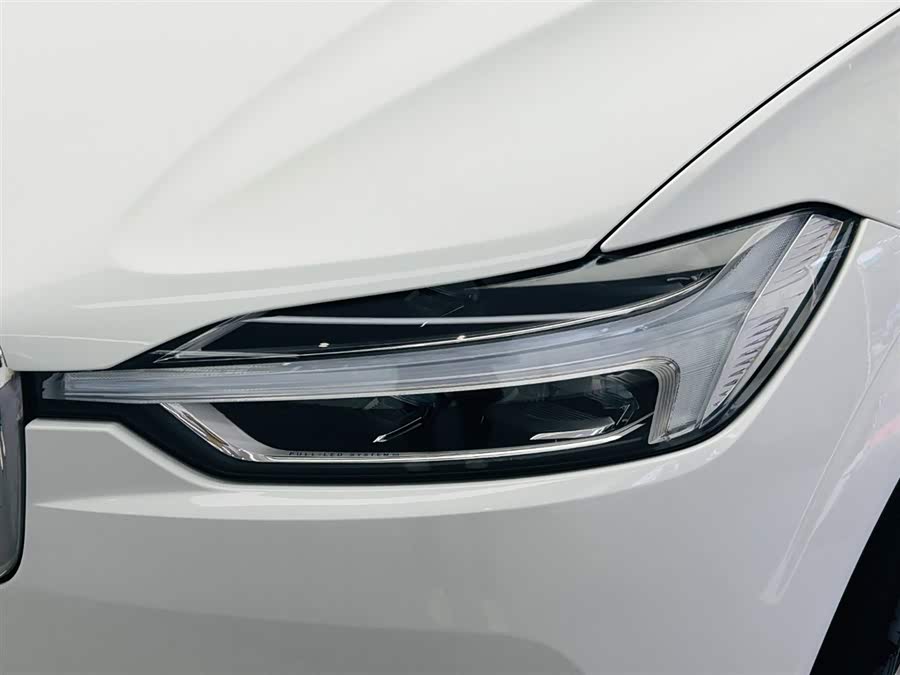 Volvo XC60 2021 — фото 11