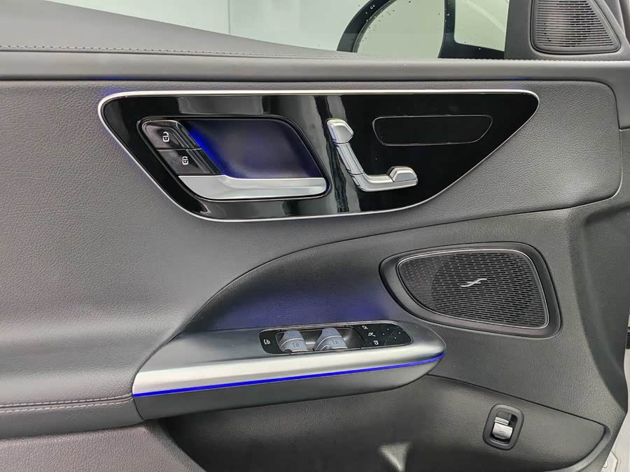 Mercedes-Benz C-Class 2025 — фото 17